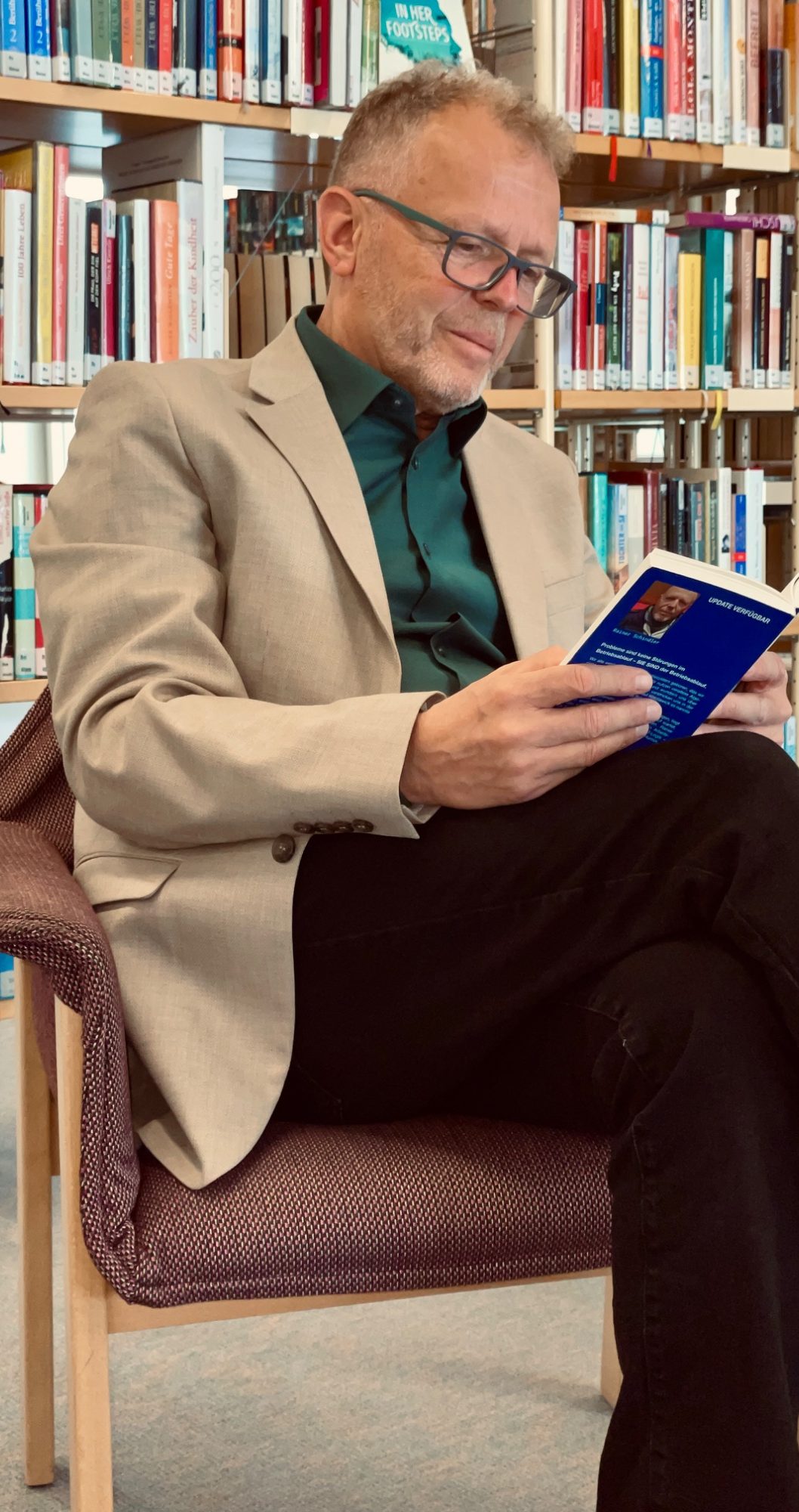 Rainer Schindler liest sein Buch Bild Rainer Schindler